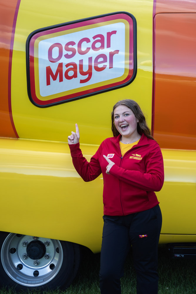 Hotdogger Carly